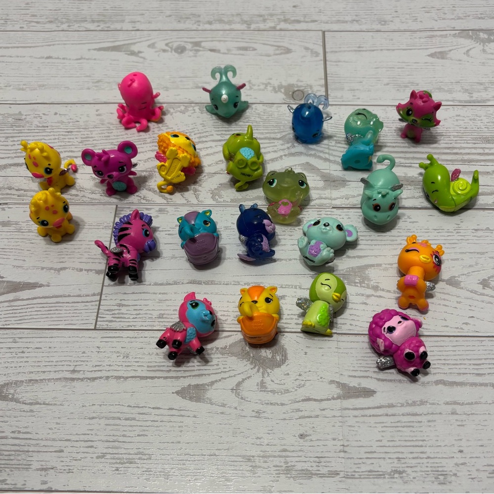 Hatchimals Collectible Assorted Mini Figures Lot of 22 Mixed Seasons